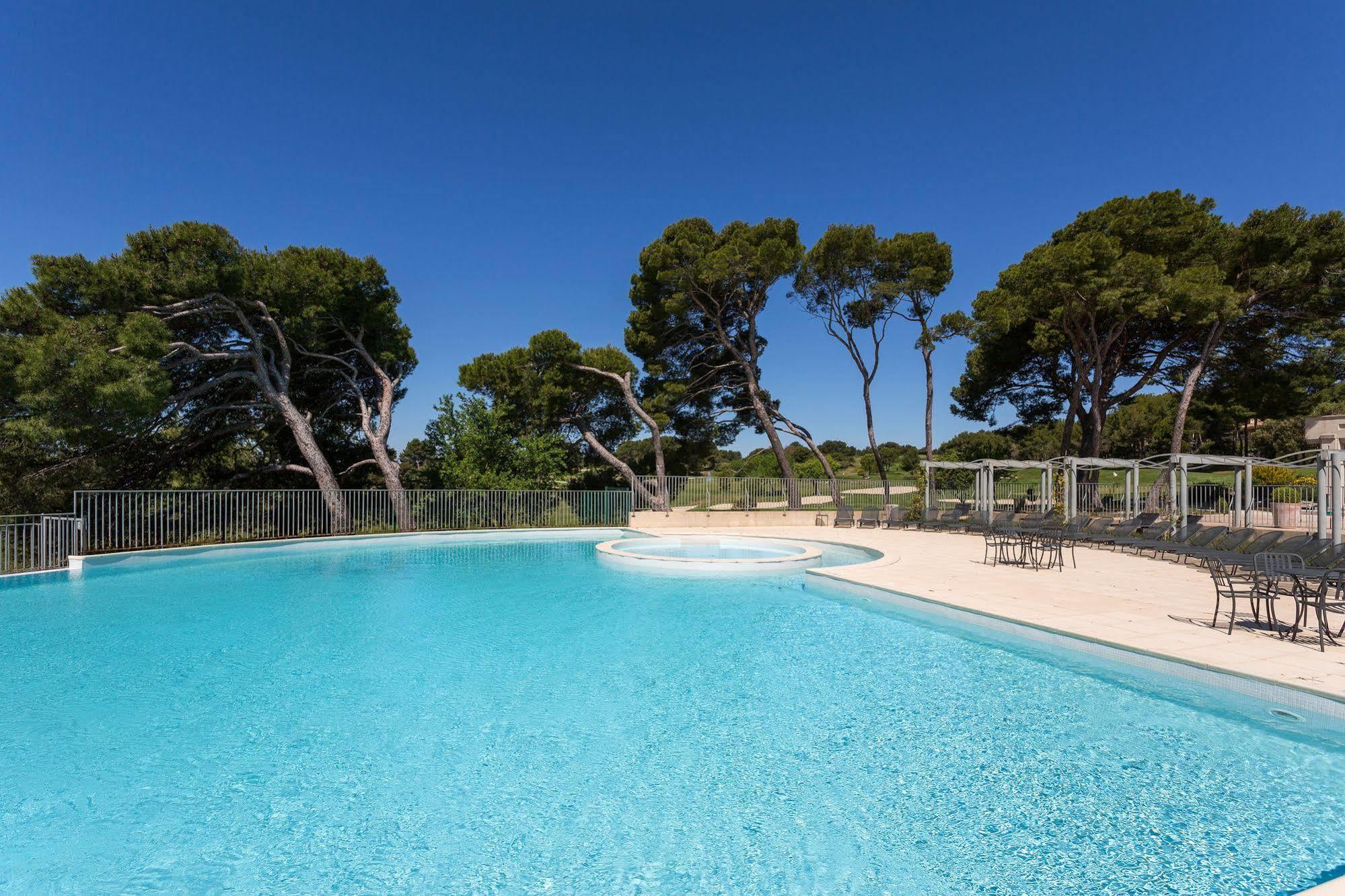 Madame Vacances Residence Provence Country Club Saumane-de-Vaucluse Buitenkant foto